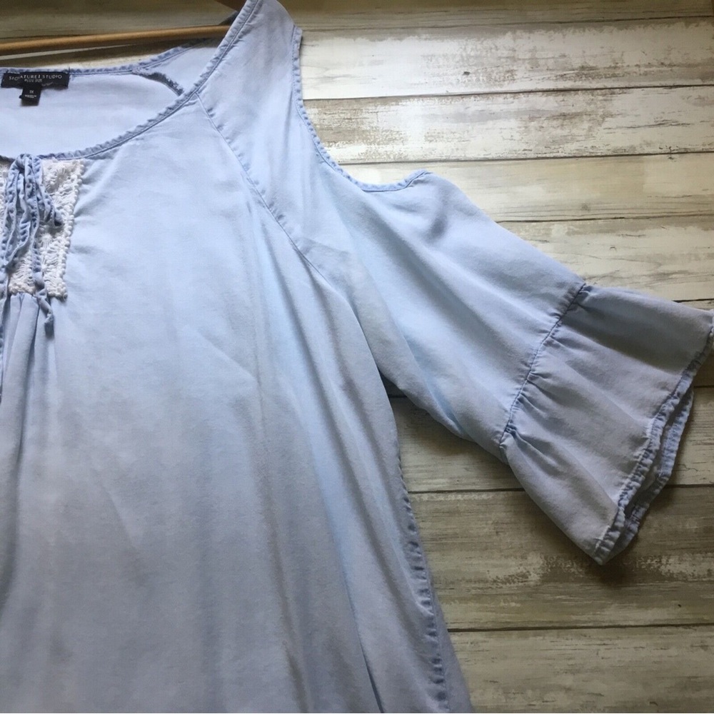Signature Studio Cold Shoulder Top Womens Size 1X Lightweight Denim Look